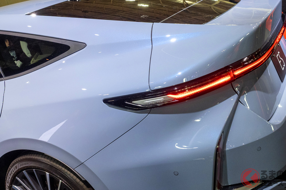 2026年春に発売予定の新たな「大型セダン」が実車公開へ!