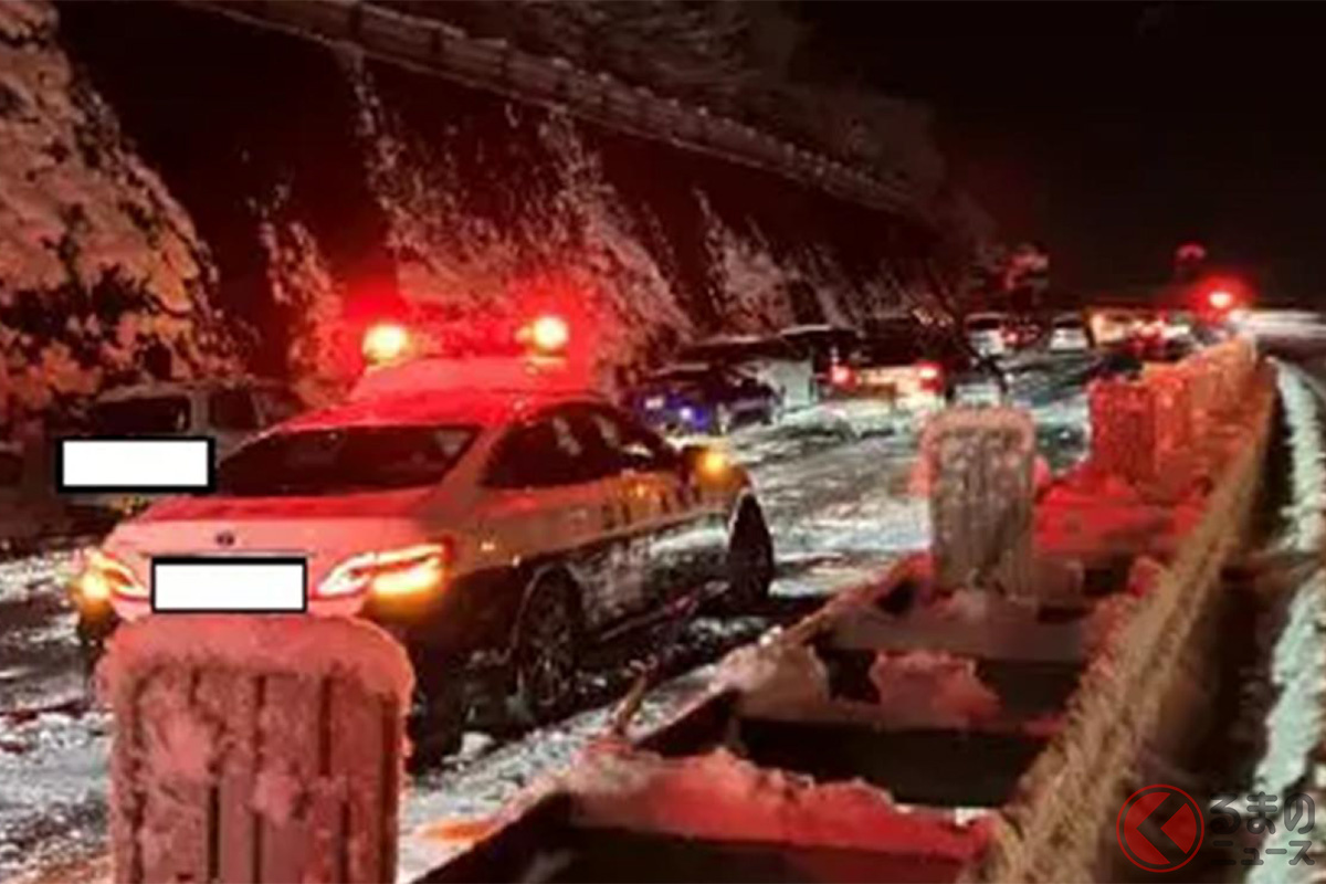 令和8年1月2日からの大雪では、E2広島岩国道路・山陽道において、ノーマルタイヤで走行した車両による立ち往生が発生し、通行止めの解除までに最大17時間を要した(出典:国土交通省)