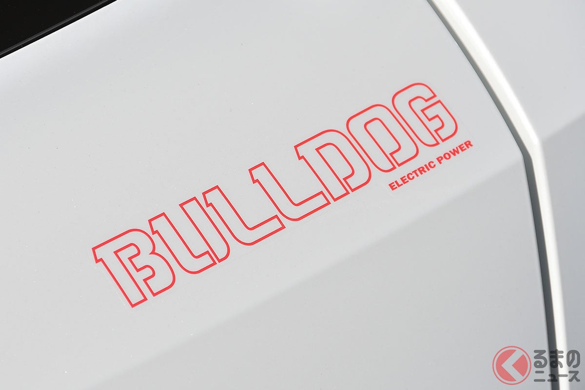ホンダアクセスからは「BULLDOG」というステッカーも用意されている