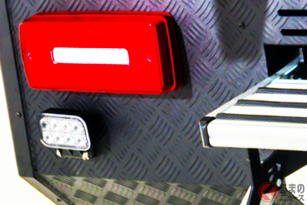 新型「カタナ・ミニ」発表! ミドルサイズの「ちいさな“KATANA”」世界初公開!