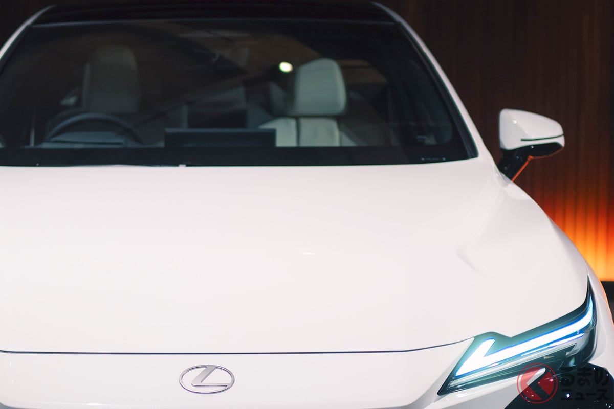 2026年春に発売予定の新たな「大型セダン」が実車公開!