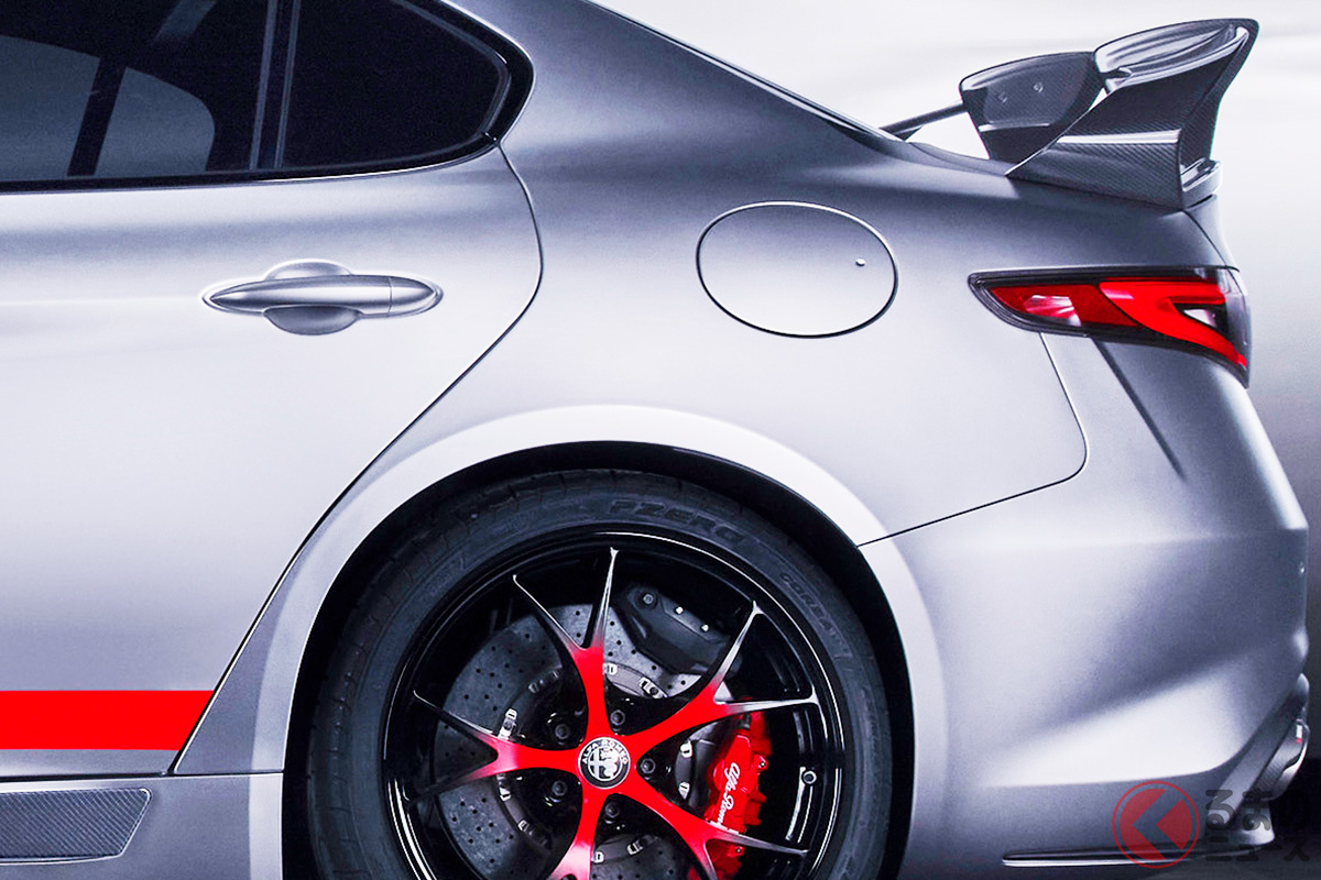 世界限定10台の「ジュリア クアドリフォリオ ルナ・ロッサ」