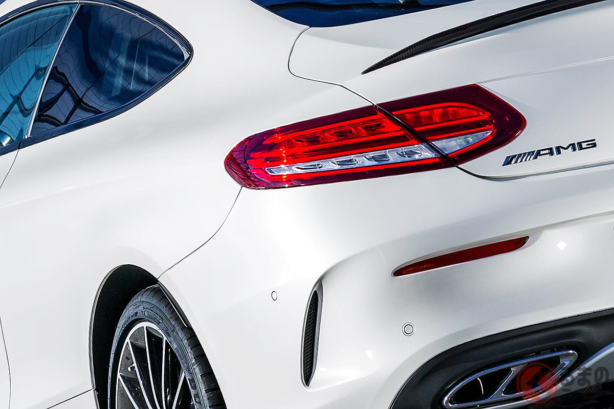 300万円以下で狙えるメルセデスAMG「C43 4MATICクーペ」。大径ホイールや大型エアインテークが、ただのCクラスクーペではないことを主張する