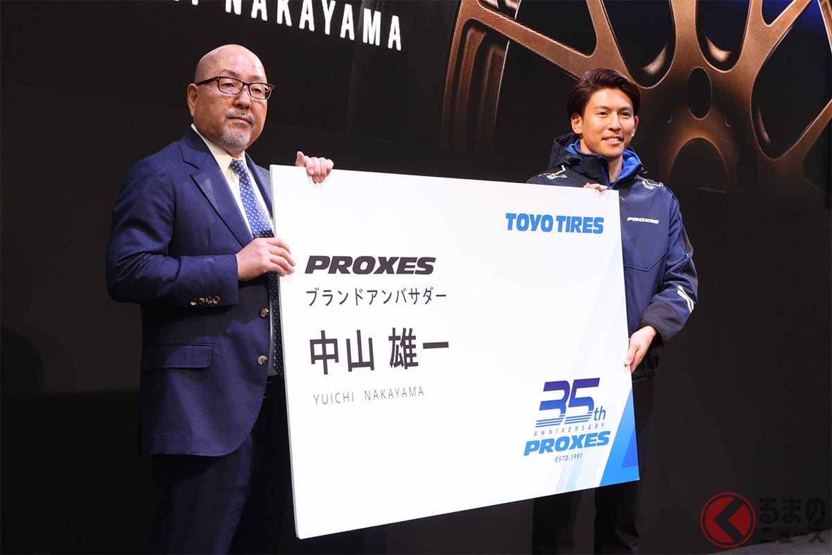 社長&CEOの清水隆史氏(写真左)、ブランドアンバサダーに就任した中山雄一選手(右)