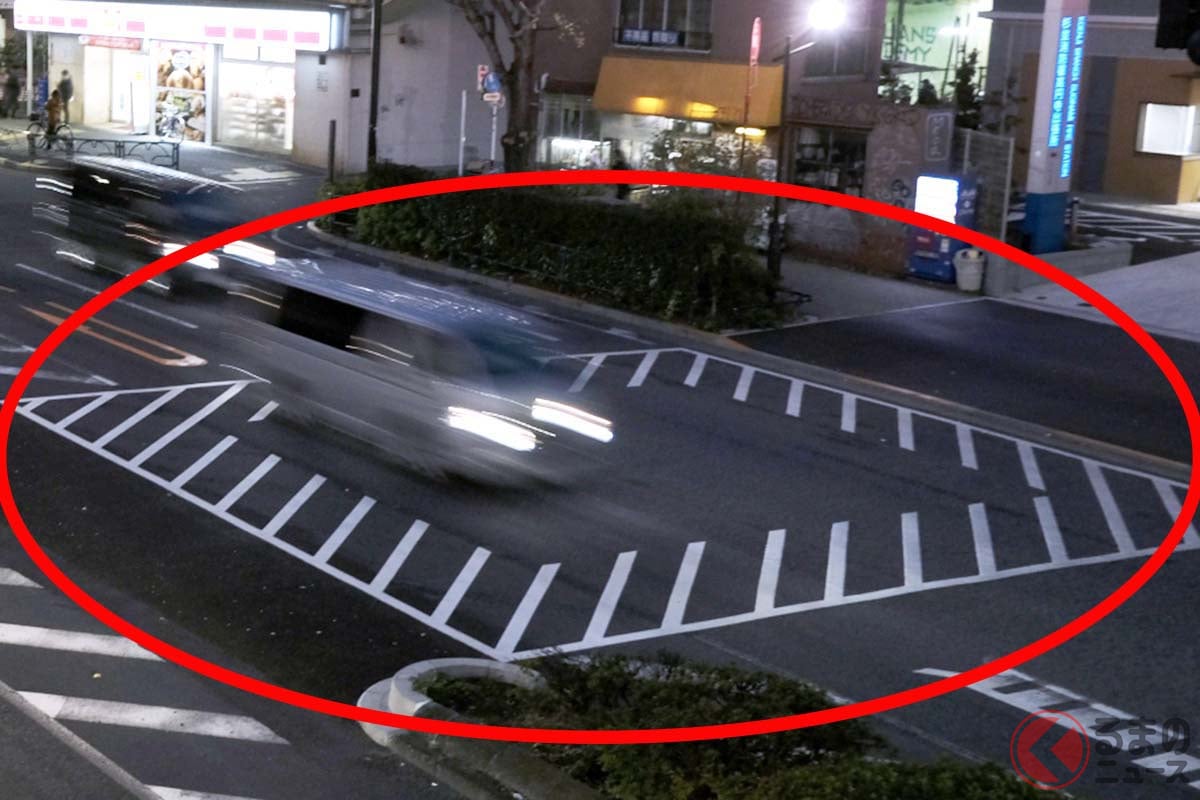 「規制標示」の一つ「停止禁止部分」(画像:Photo AC)