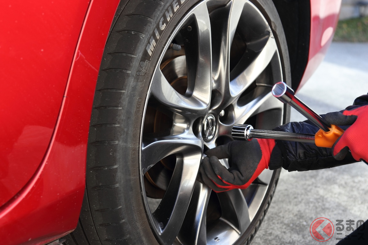 タイヤ交換時の作業不備に注意!(画像はイメージ、Orange_Bowl_70/PIXTA)