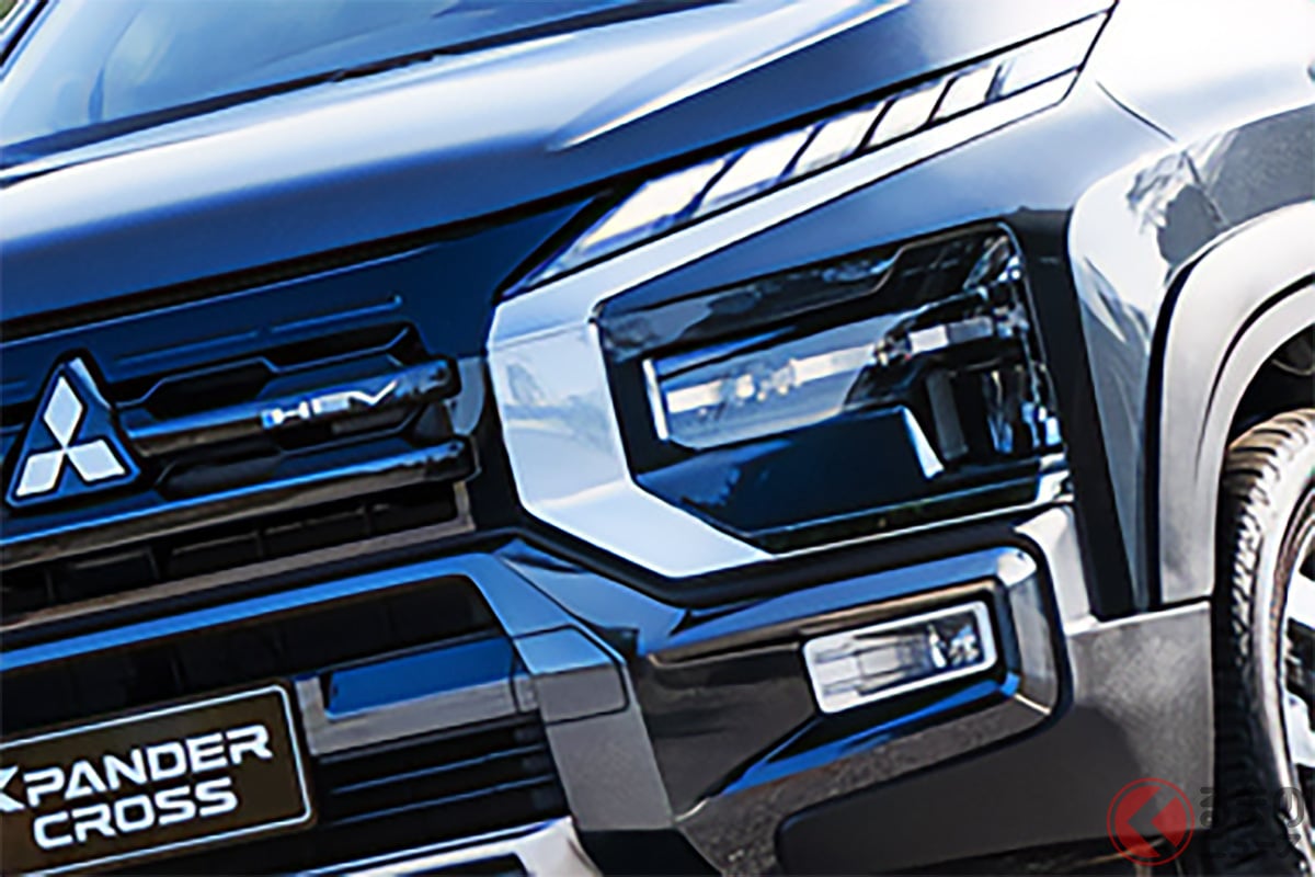 ブラックの「ダイナミックシールド」や新デザインの17インチホイールでスポーティに進化した2026年モデルの「エクスパンダークロスHEV」