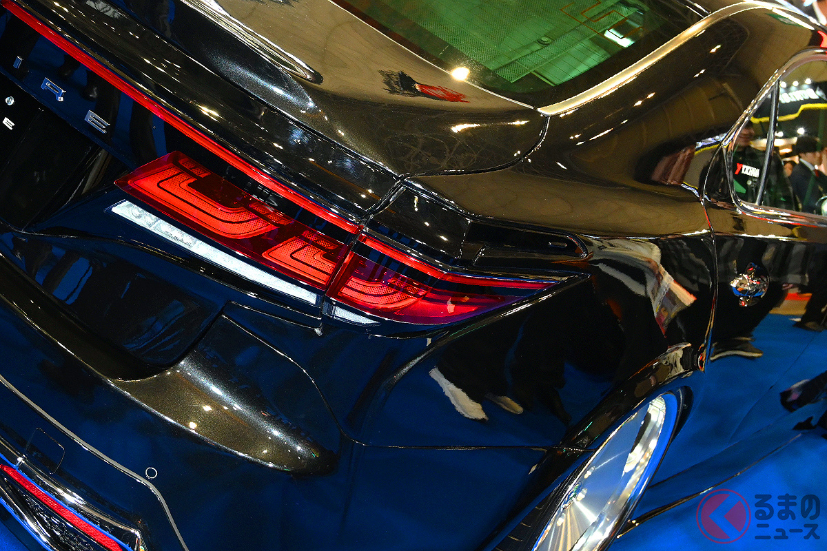 トヨタ「ヴェルファイア」がついに走行姿を披露!