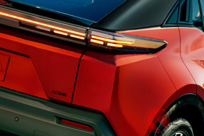 トヨタ「新型C-HR」実車初公開！ 斬新「サメ顔」＆全長4.5mの