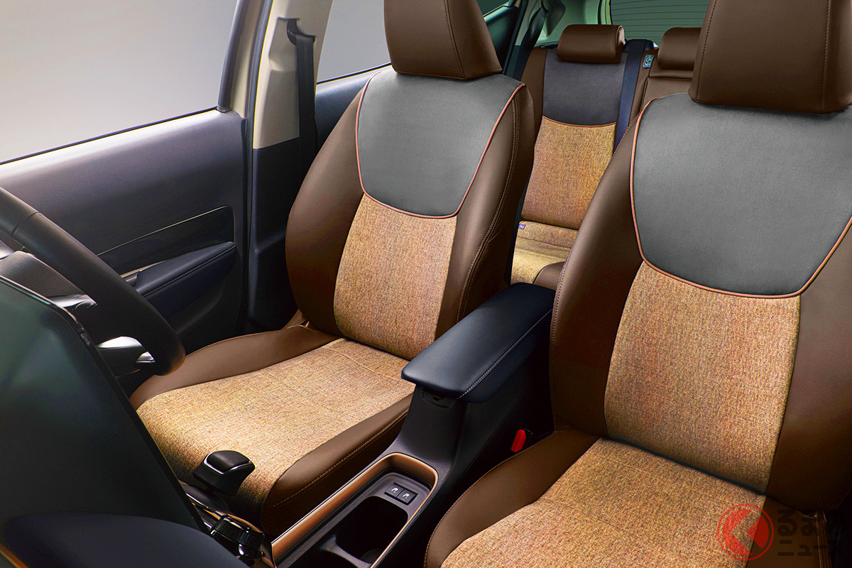 ブラウン仕立ての豪華内装を採用!