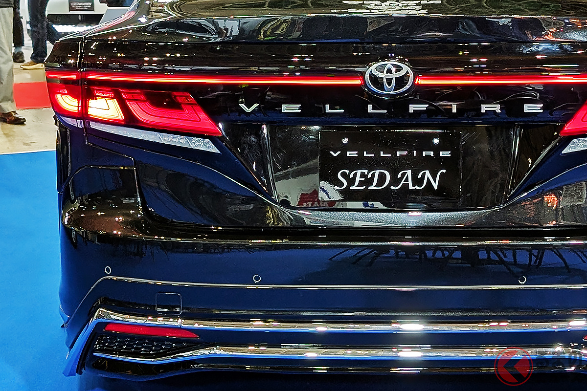 まさかのトヨタ「ヴェルファイア”セダン”」!?