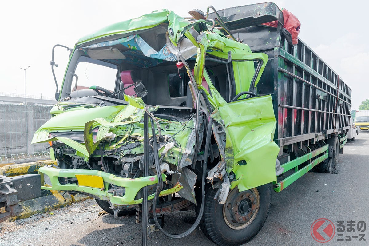 トラック事故のイメージ(画像:h9images/PIXTA(ピクスタ)・イメージです。今回の事案とは無関係です)