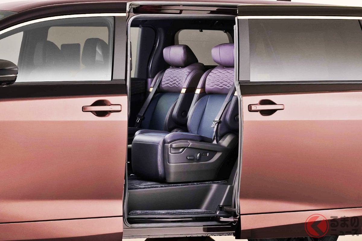 夏にデビューする新型「エルグランド」