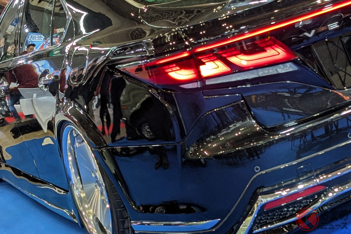 トヨタ「ヴェルファイア」がまさかのセダンに!そして公道走行へ!