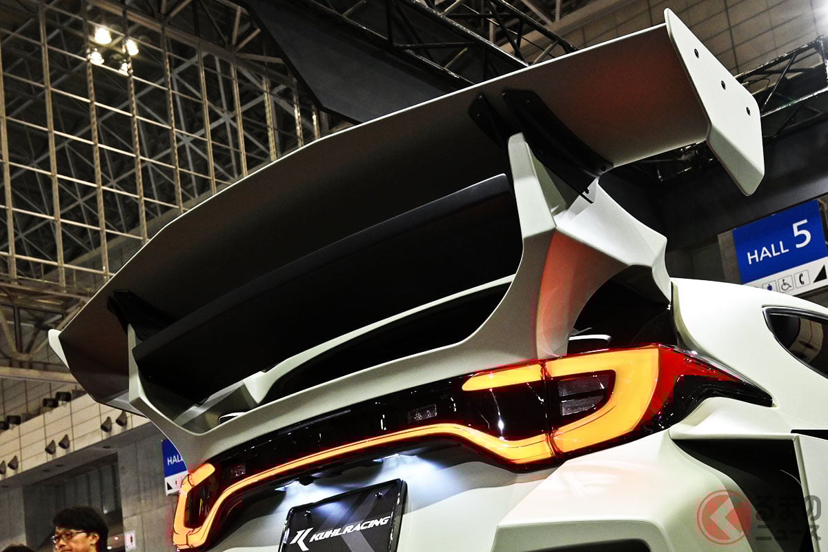 「す、スゴい“ウイング”……」超・拡大ボディに来場者もくぎ付け!