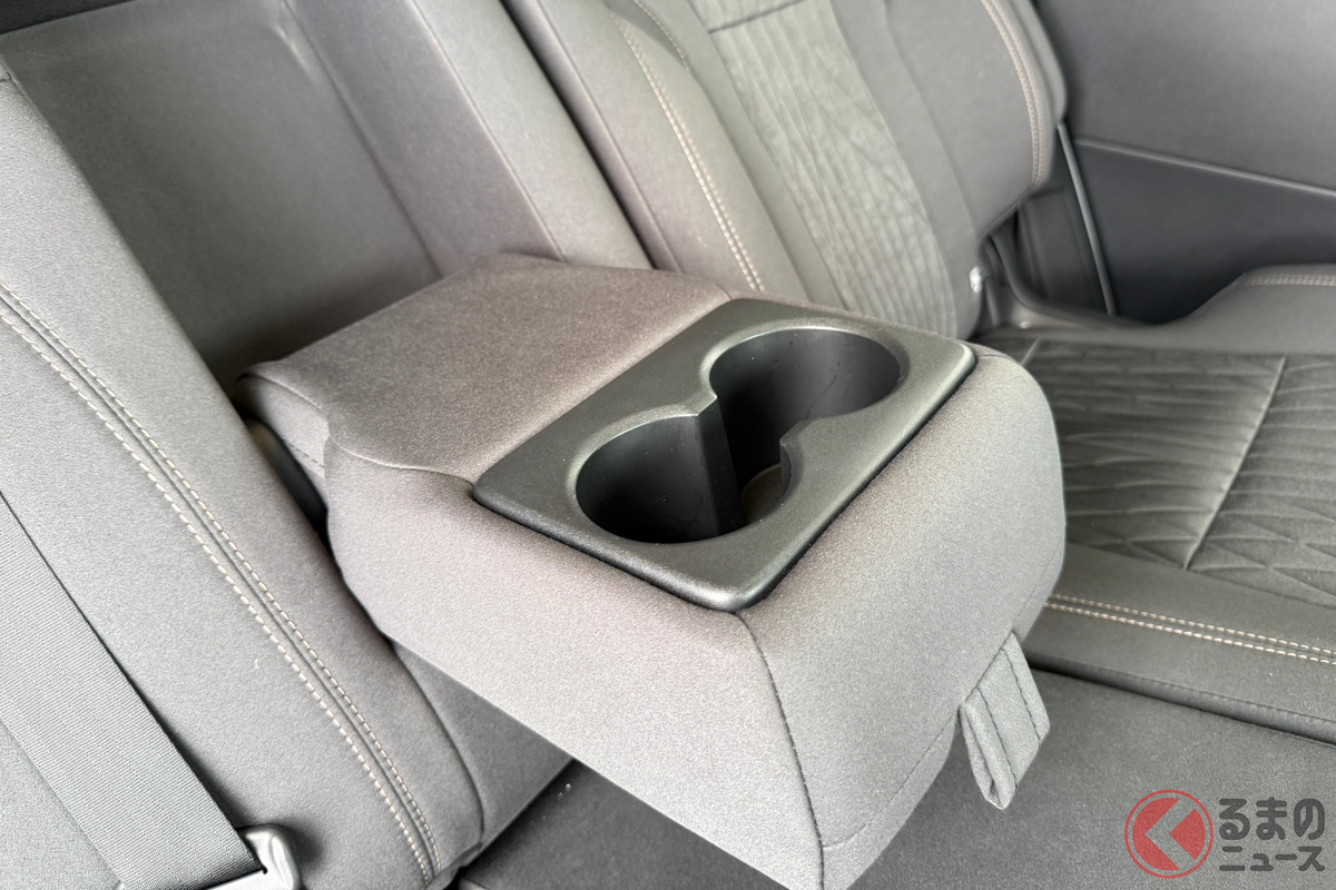 トヨタ「アルファード(X)」のシート表皮は肌触りがとてもいい