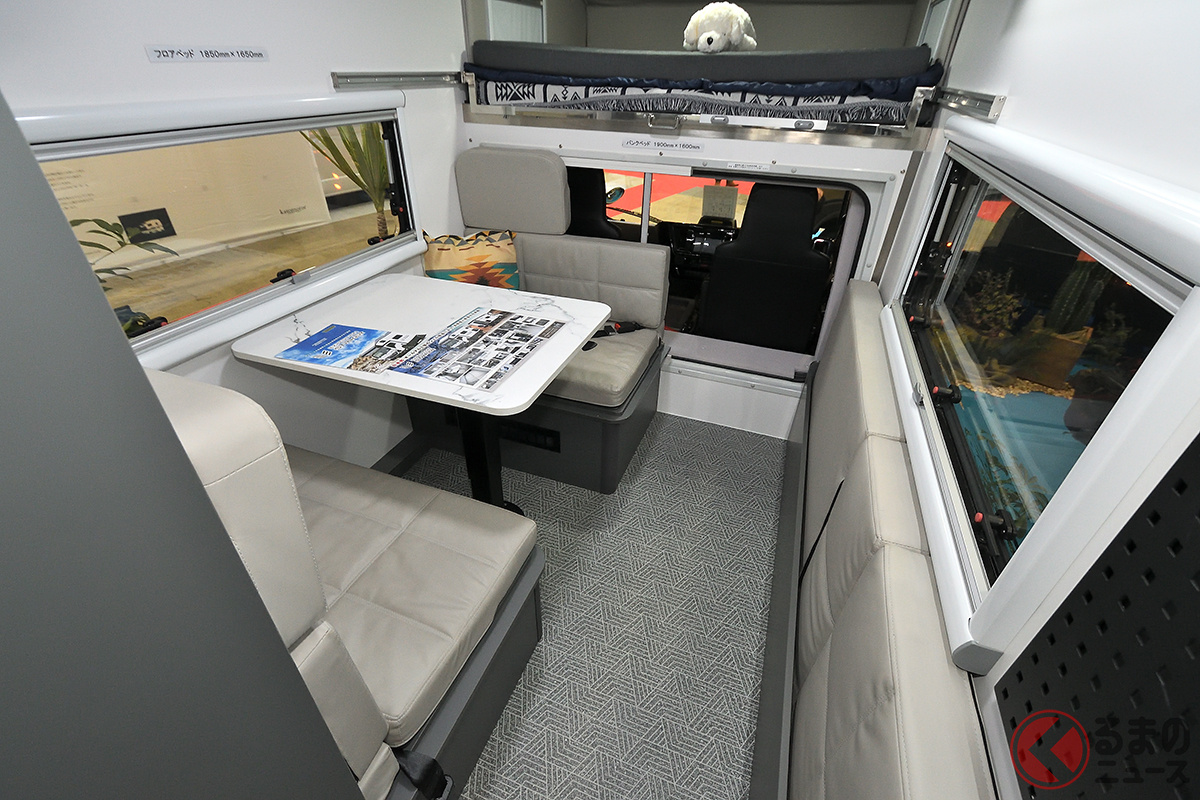 EXPEDITION STRIKERの内装