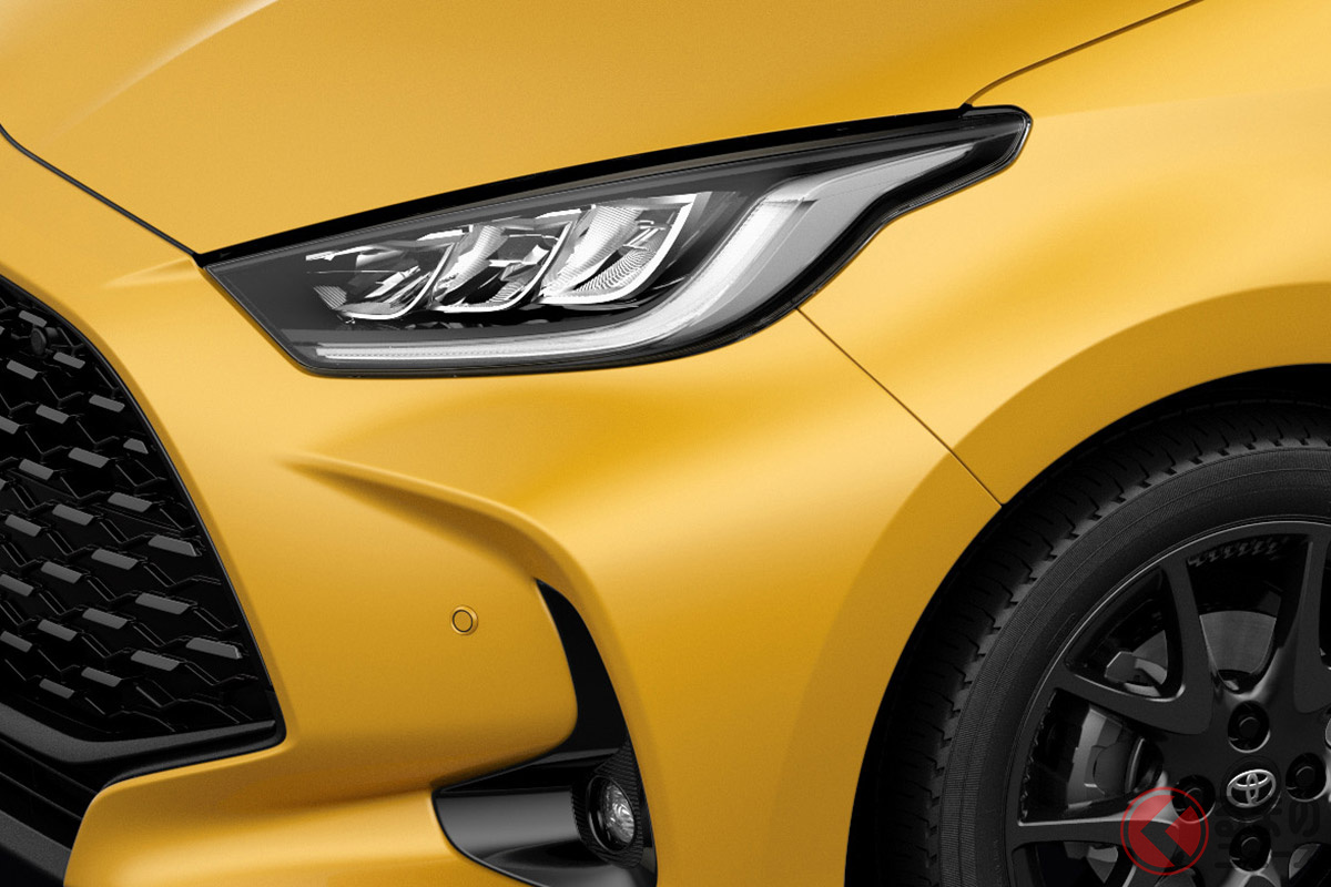 鮮やかなマスタード色の「ヤリス」!