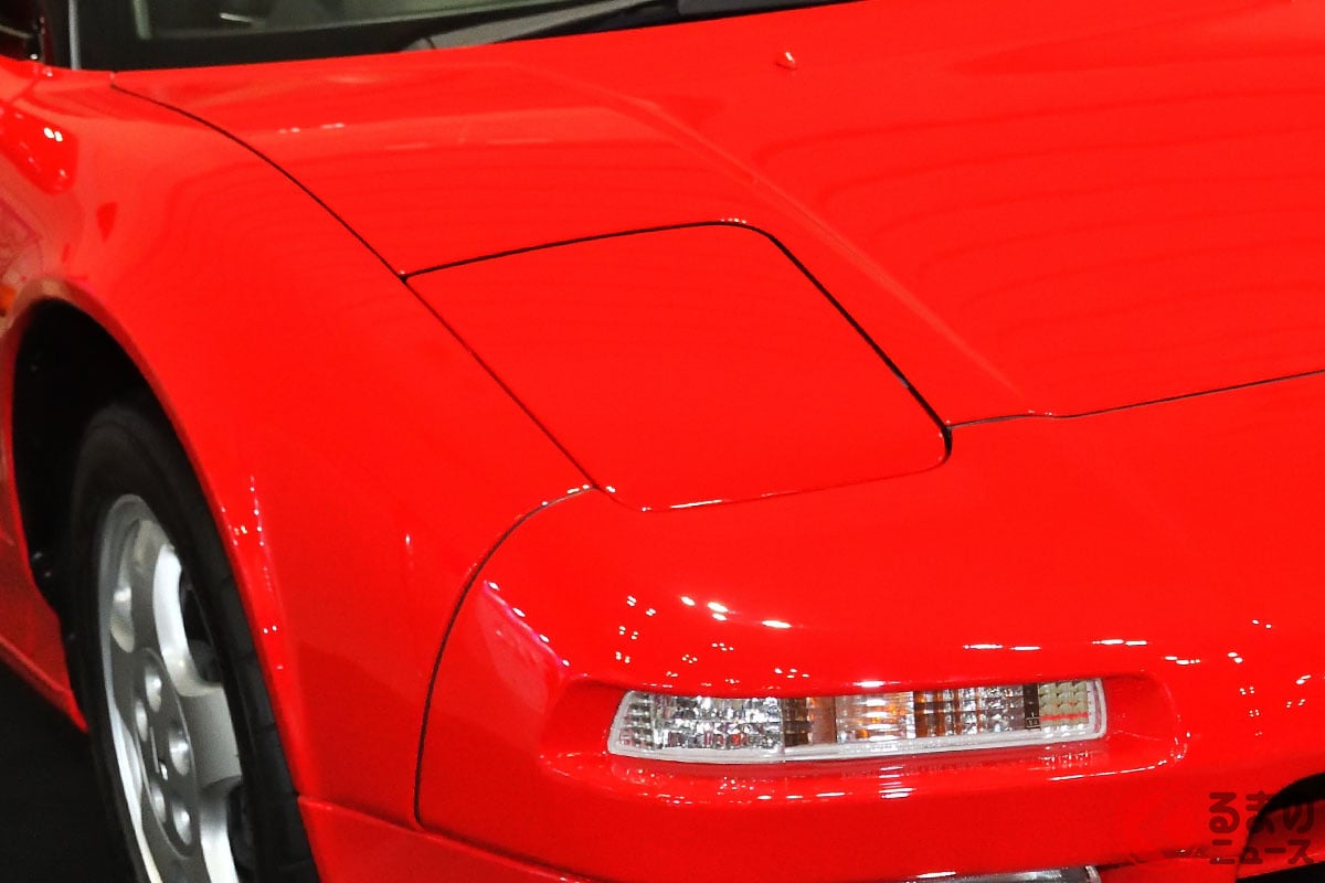 ホンダ「NSX」が復活! 伝説的な「和製スーパーカー」が“匠のベテラン”による手作業で再生! 「新車以上のクオリティ」になった1990年モデル“フルレストア車”を公開