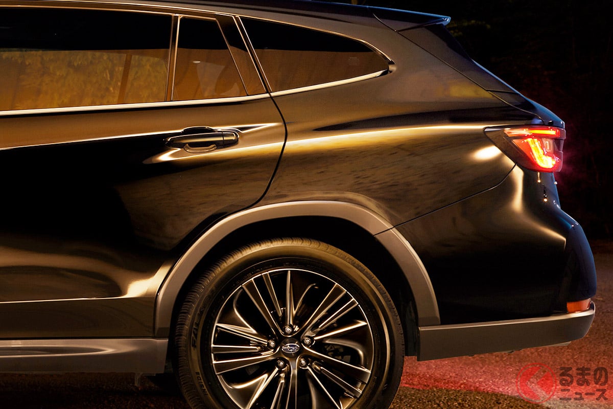精悍ブラックの「ワゴンSUV」!