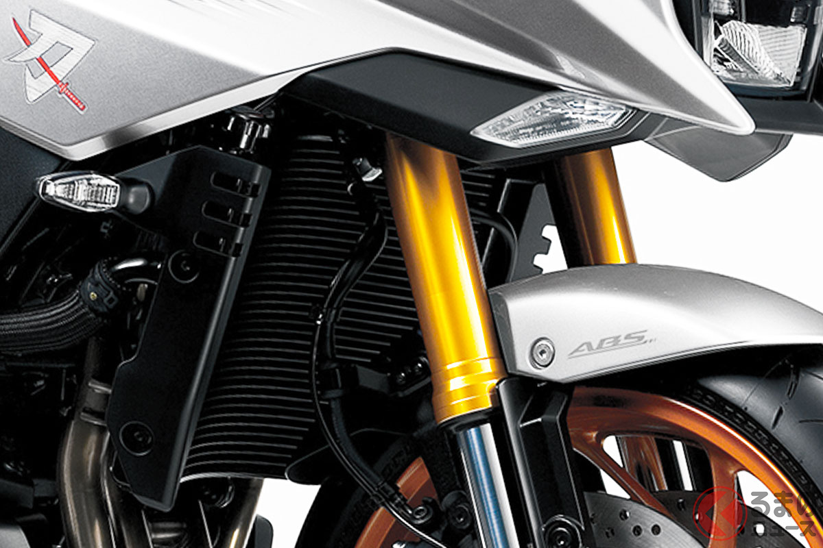 スズキ新「カタナ」実車公開! “伝説の名刀”が懐かしい「旧車デザイン」で登場へ!