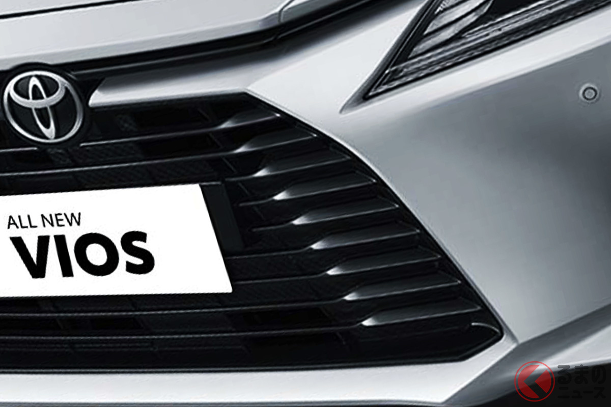 トヨタが「カローラ」より小さい「新型セダン」発表!