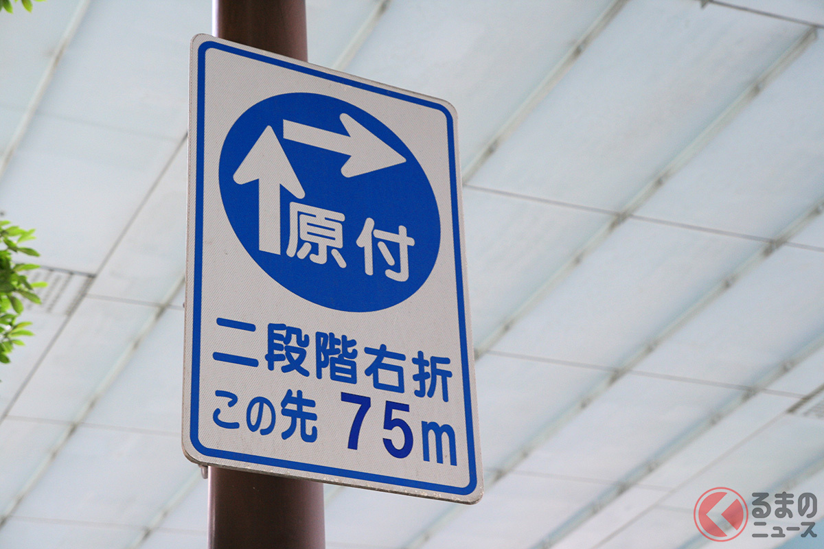 交通ルールも変わらず：法定速度30km／h、二段階右折義務、二人乗り禁止、高速道路通行禁止など、従来の原付一種と同じルールが適用
