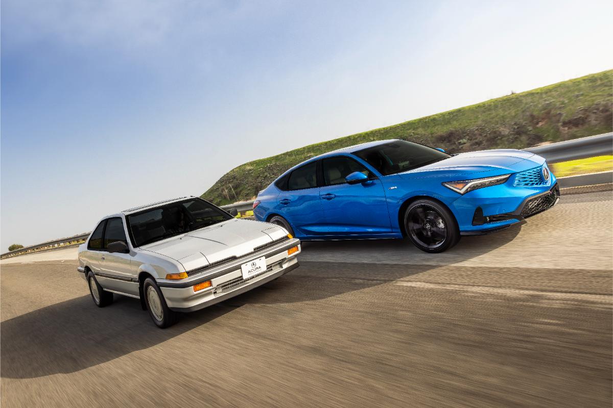 「1986 Acura Integra LS」（左）と「2026 Acura Integra A-Spec with Technology Package」（右）
