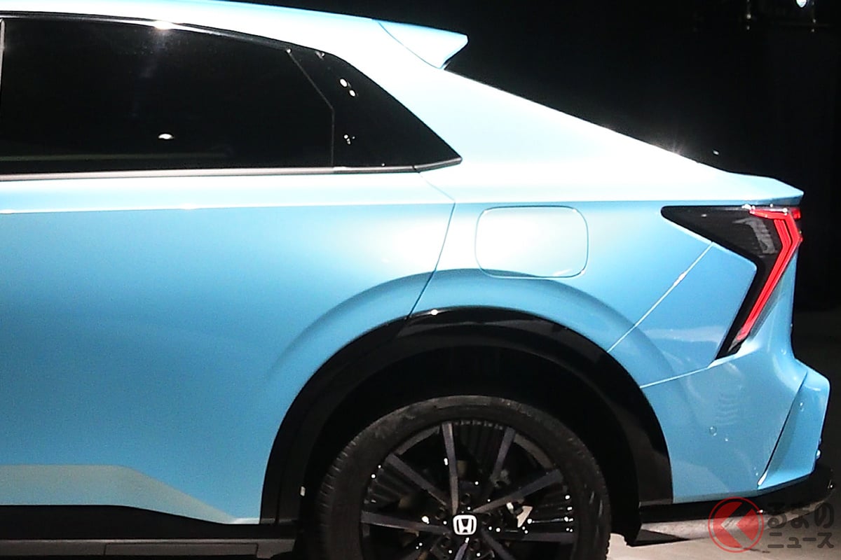 3代目のセダンスタイルから大きく変貌と遂げた4代目となる新型「インサイト」