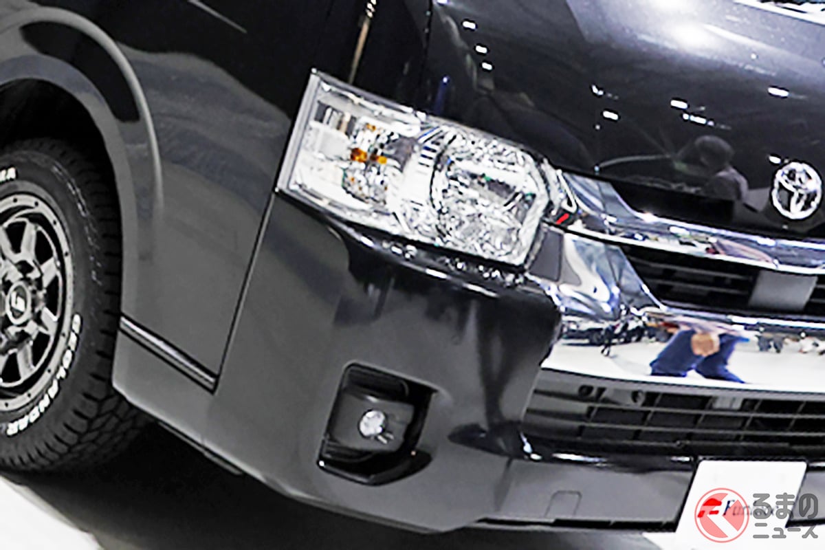 一見するとただの「ハイエース」のようですが…