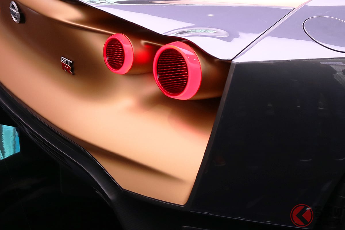 専用デザインと最高出力721PSのパワーを与えられた特別な一台