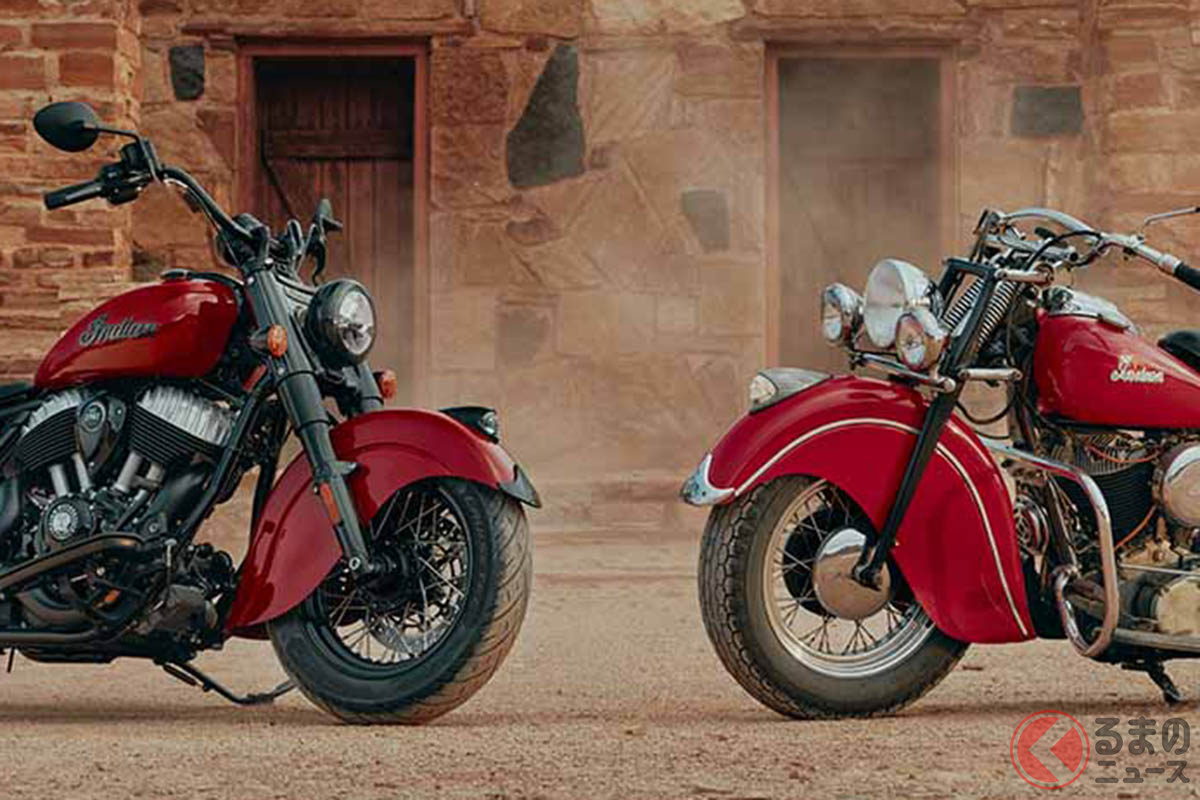 インディアンモーターサイクルの新型モデル「チーフ ヴィンテージ」(左)と1940年代の「チーフ」(右)