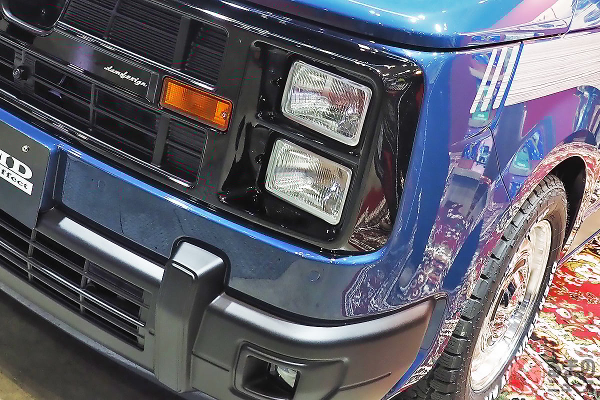 ホンダ最新「ステップワゴン」の超レトロな「“角目4灯”仕様」がスゴい!