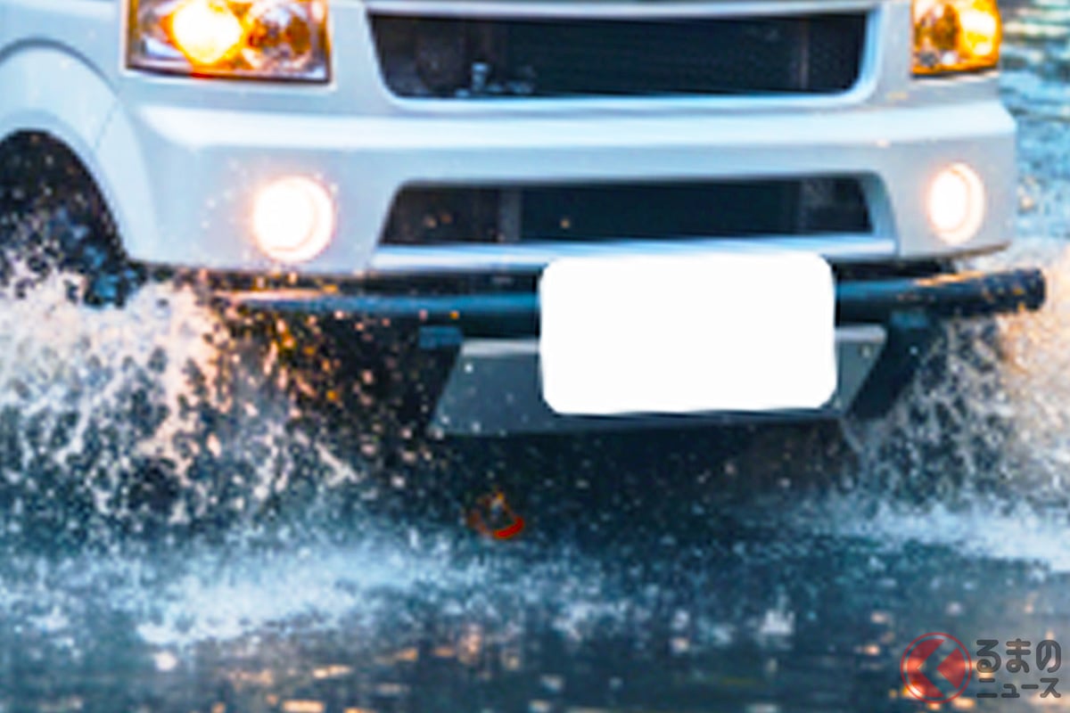 “冠水に強い”めちゃ最強「軽バン」初公開!(※車両は本物、背景はAIによるイメージ)