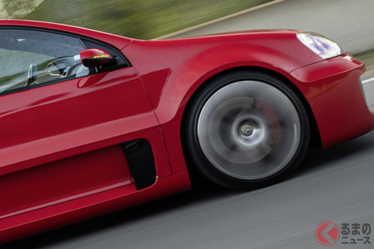 ワイド化されたボディと大型エアインテークが特徴