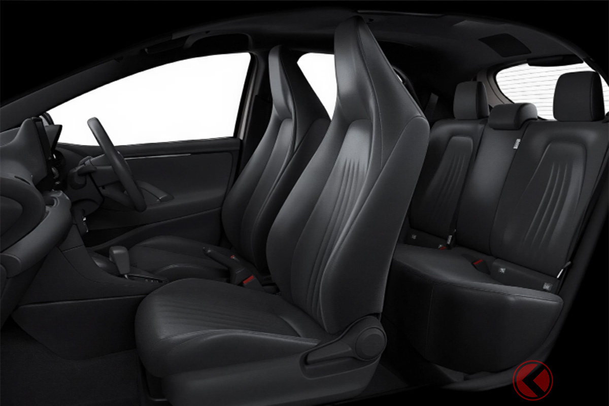 ブラック基調で落ち着いた雰囲気のインテリア