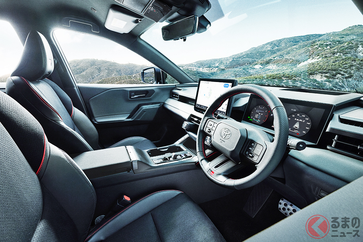 クールな内装もカッコいい! トヨタ「新型RAV4」の“大本命”PHEVモデルはどんなクルマ?