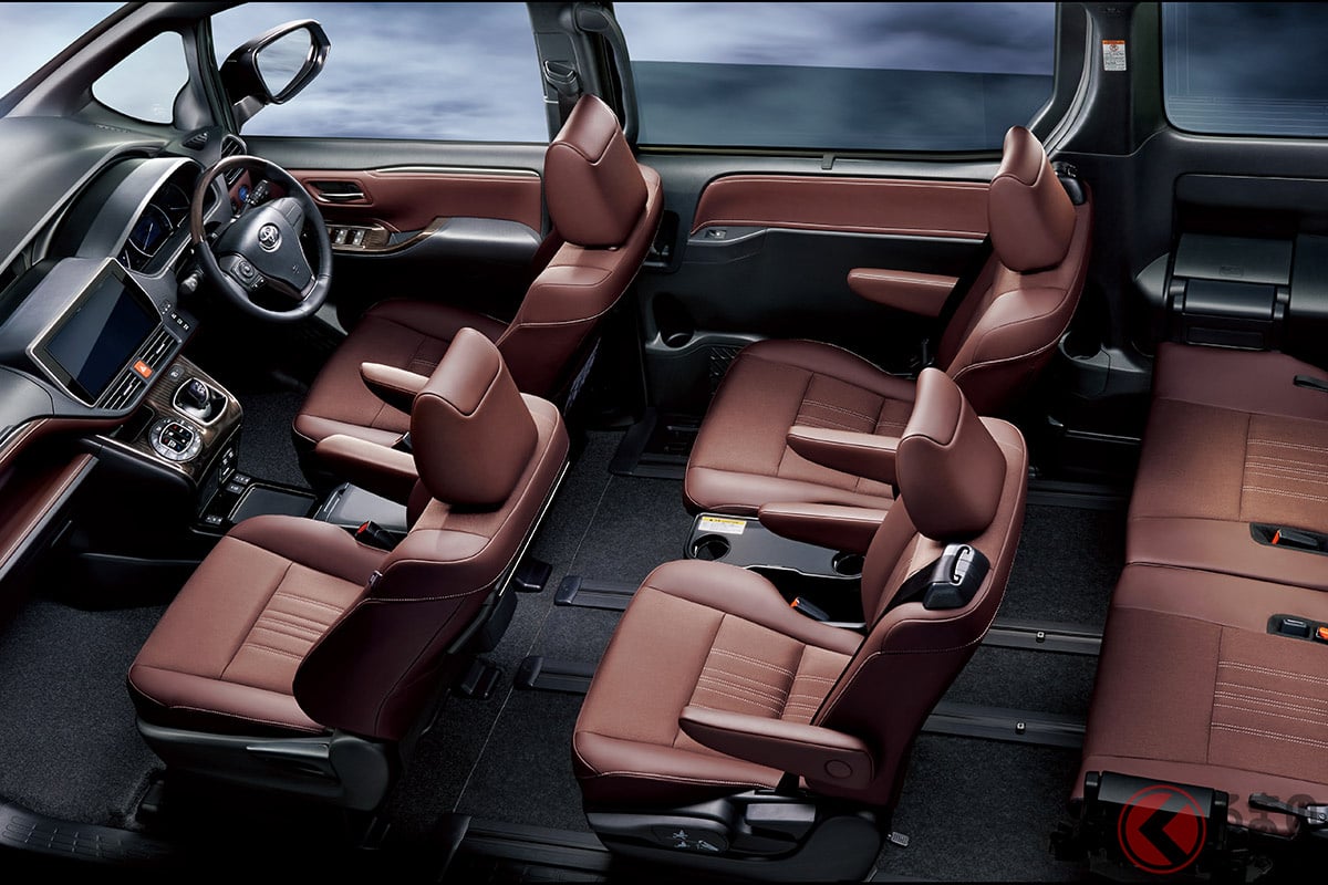 5ナンバーで扱いやすいトヨタの高級ミニバン「エスクァイア」