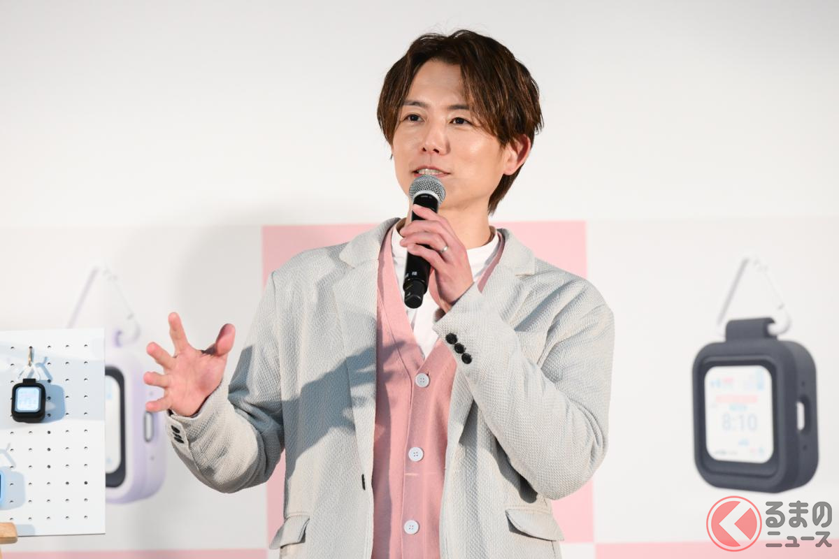 子供向け見守りGPSサービスの新モデル「SayuU2(サユー2)」の発表会に登壇した杉浦太陽氏
