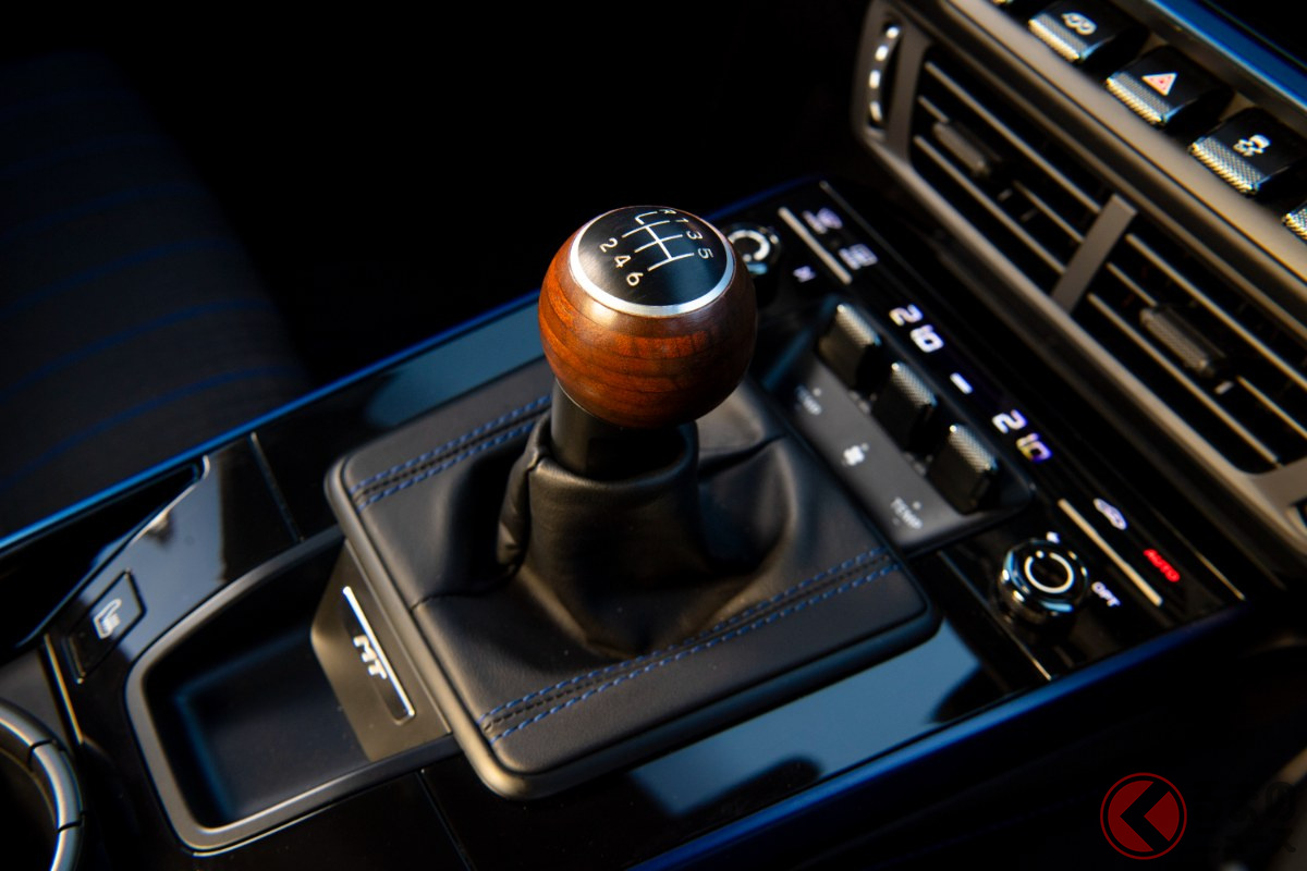 ウッドのシフトノブがオシャレ！（Photo：Toshiki Kobayashi）