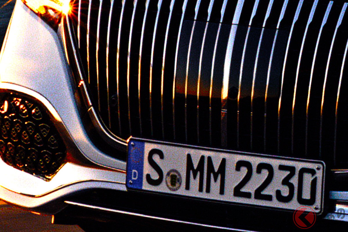 “V型12気筒エンジン”搭載の「超超超・高級セダン」世界初公開!