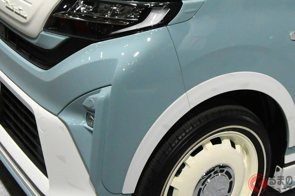 ブルー×ホワイトのツートーンが、日常の風景に自然と馴染むエクステリア