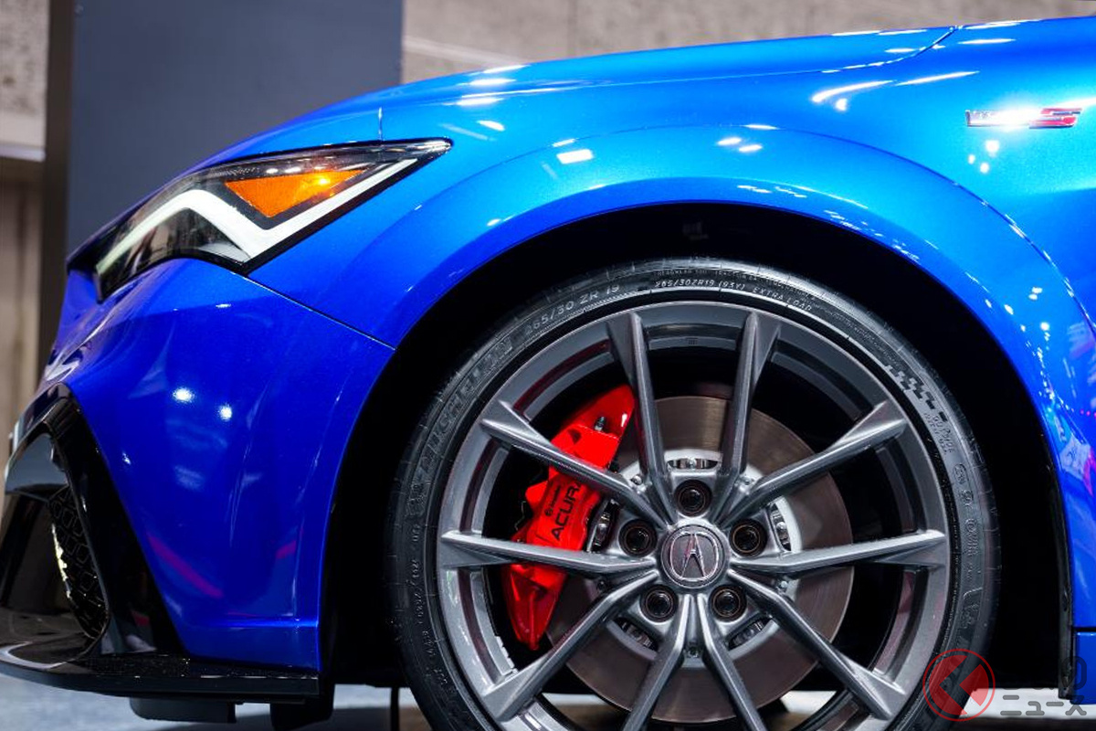 20年ぶり復活のスポーツカー!迫力あるスタイリングが特徴