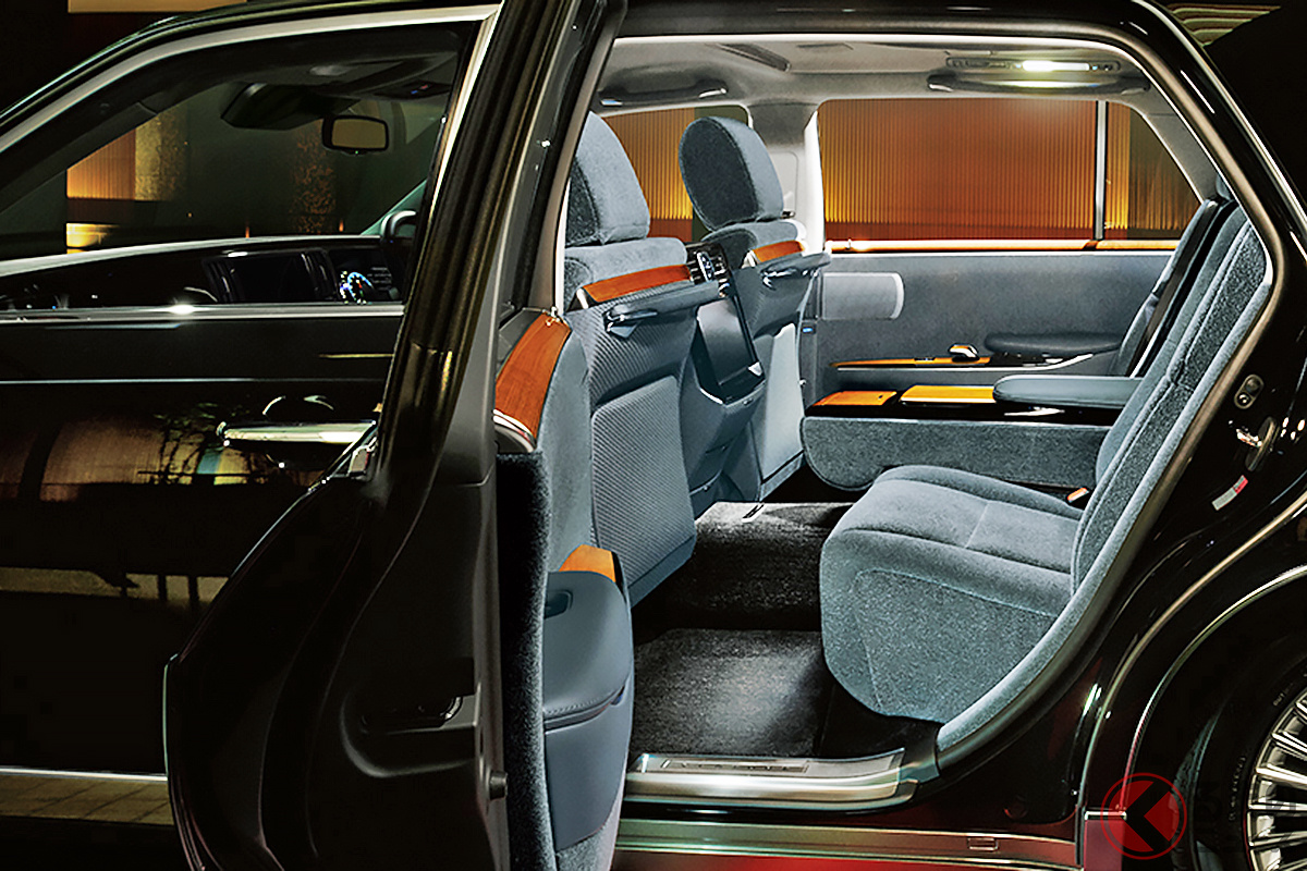 ドアも分厚い! トヨタの「“新”最高級サルーン」がスゴすぎる!