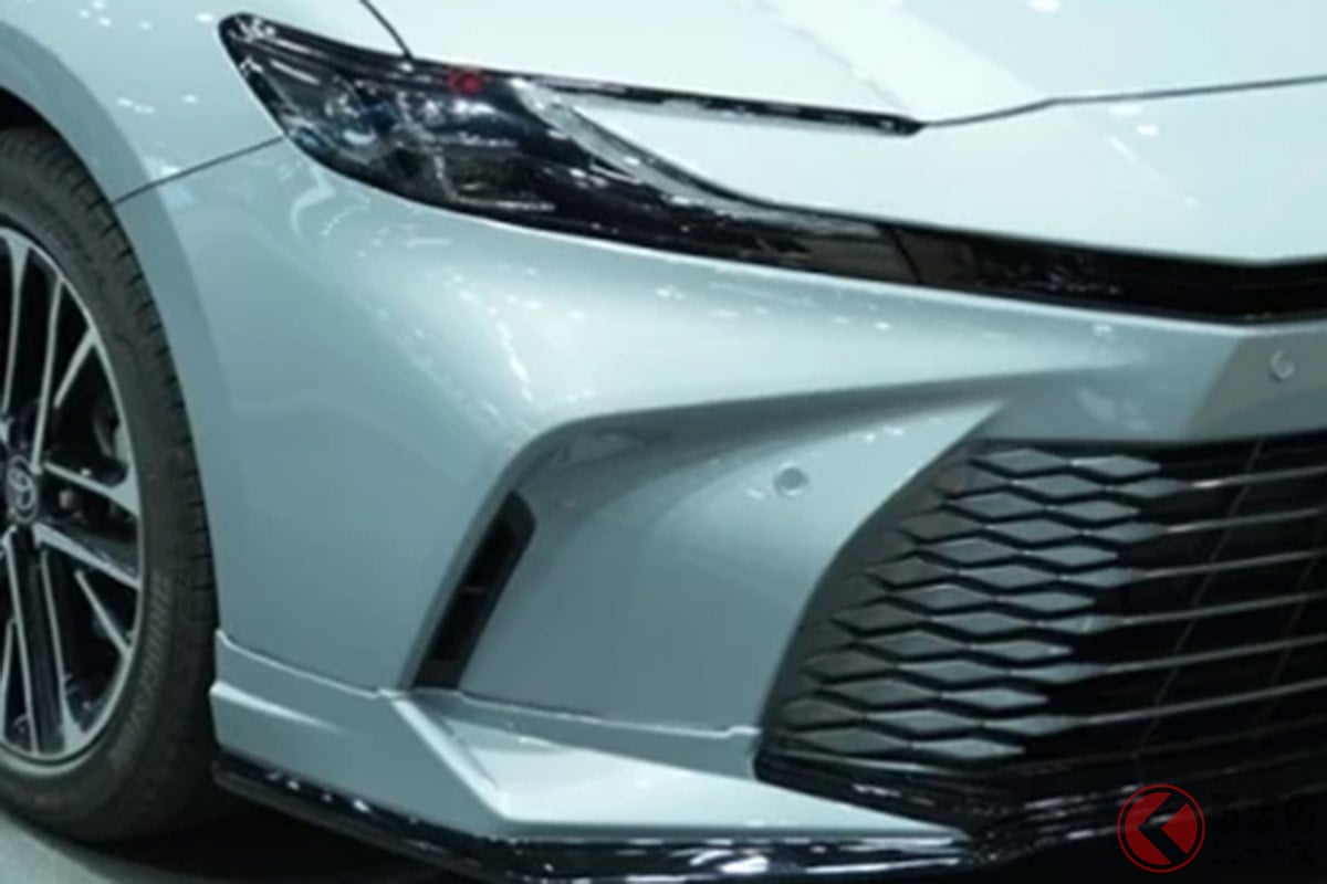 トヨタ「カムリ HEV プレミアムラグジュアリー」タイ仕様