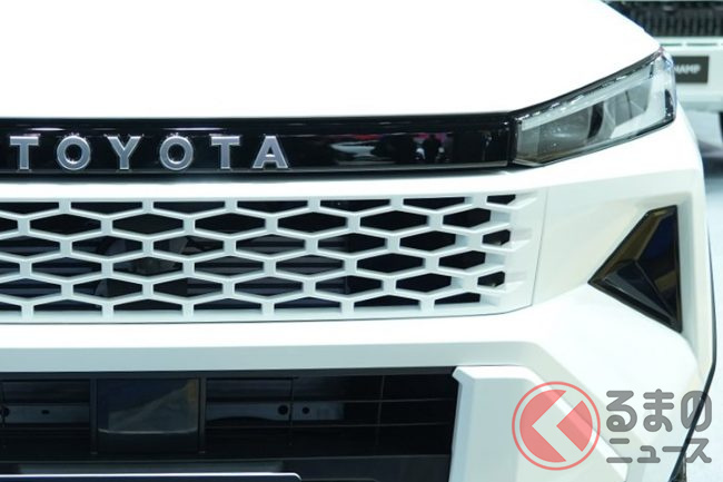 約372万円から！ トヨタ新型「ハイラックス」実車公開！ 斬新ハニカム