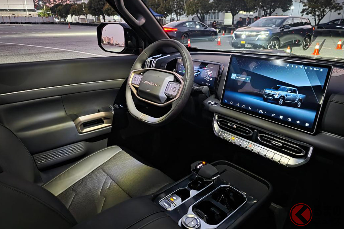 インテリアは水平基調のインパネにバイザーレスのスピードメーター、センターに大型ディスプレイ(14.6インチ)などはN7/NX8と同じイメージ