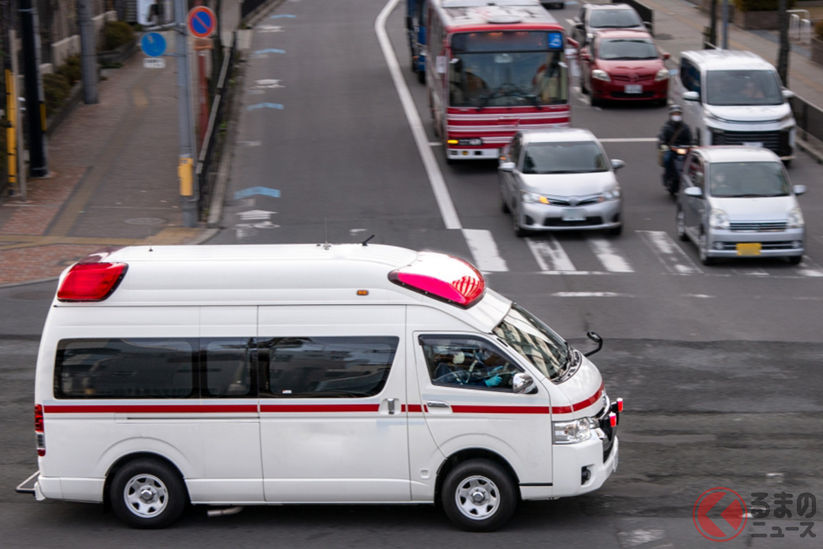 相次ぐ救急車と乗用車の事故! 注意点は?(画像はイメージ、PhotoAC)