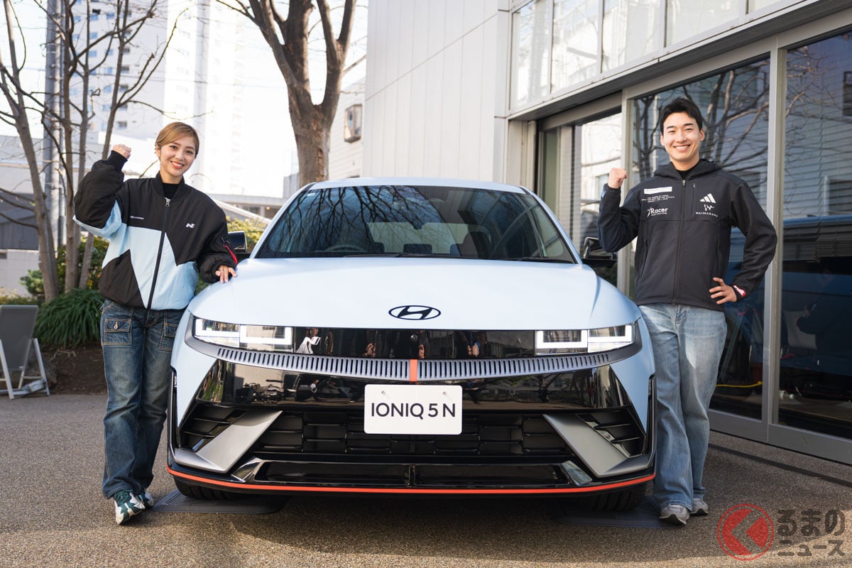 ヒョンデは東京・代官山にて「Hyundai Mobility Japan 2026 モータースポーツ戦略発表会」を行った。写真に映るのは織戸茉彩選手(左)と、リ・ジョンウ選手(右)、そしてヒョンデ「IONIQ 5 N(アイオニック ファイブ エヌ)」だ