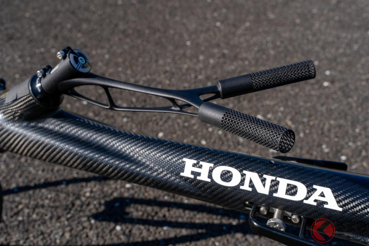 金属3Dプリンターで出力される車いすレーサーのハンドル